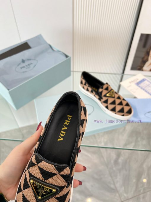 Prada's latest spring/summer 2024 edition 11 haute couture, featuring knitted and special ma0uy6p6dg - Image 10