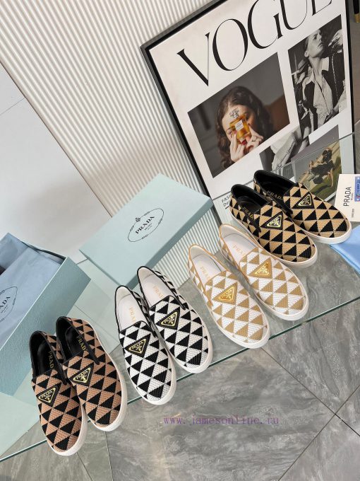 Prada's latest spring/summer 2024 edition 11 haute couture, featuring knitted and special ma1e2039op - Image 3