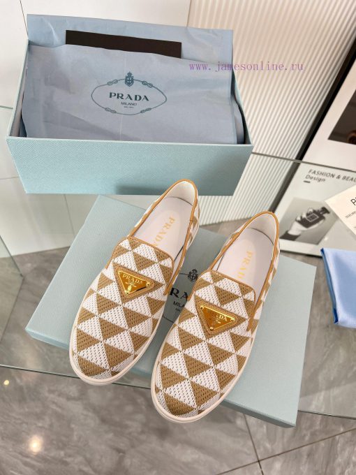 Prada's latest spring/summer 2024 edition 11 haute couture, featuring knitted and special ma1e2039op - Image 4