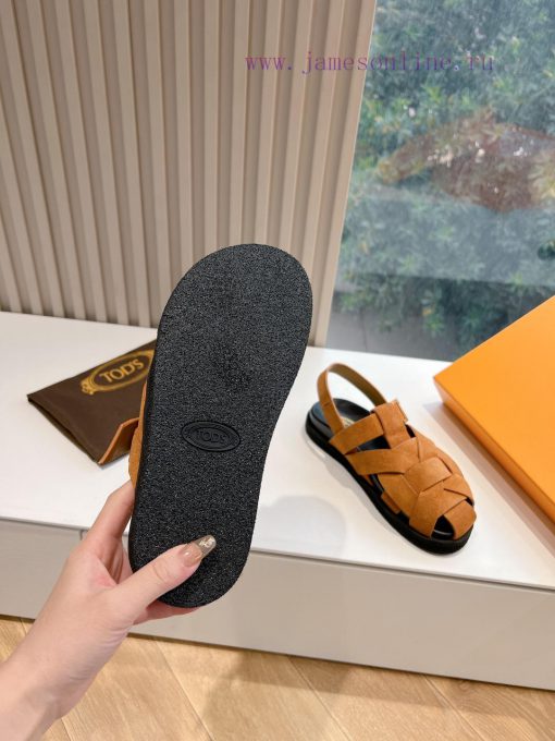 Tods 2024 Fashion Show Roman Sandals Pig Cage ShoesHand woven leather with retro and fashiong67hwqim - Image 9