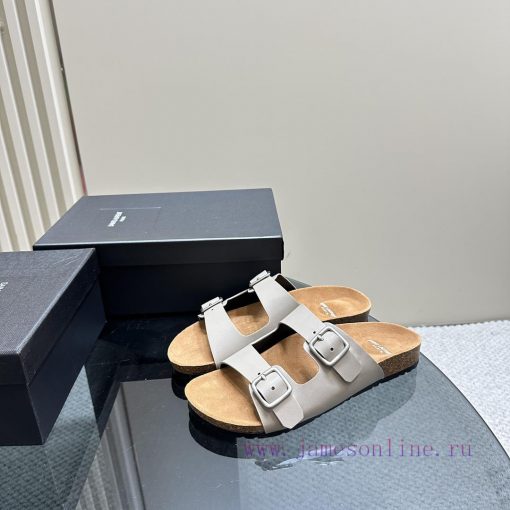 SAIN LAURENT YSS slippersSuper beautiful on the upper foot, original 11 mold, synchronized wkpo8550v