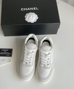 Chanel 24 Early Spring New Panda Board Shoes Full Leather SeriesChanel's new panda sneakers edy3om4a
