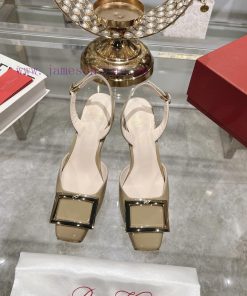 Roger Vivier's new spring 2024 patent leather hollow sandalsShe can only be met but not soug0mo34c99