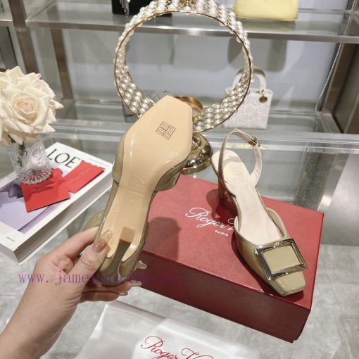 Roger Vivier's new spring 2024 patent leather hollow sandalsShe can only be met but not soug0mo34c99 - Image 10