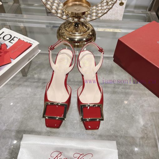 Roger Vivier's new spring 2024 patent leather hollow sandalsShe can only be met but not sougar6rwgfh