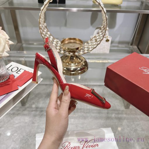 Roger Vivier's new spring 2024 patent leather hollow sandalsShe can only be met but not sougar6rwgfh - Image 4