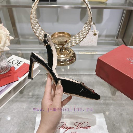 Roger Vivier's new spring 2024 patent leather hollow sandalsShe can only be met but not sougrjy57b5u - Image 4