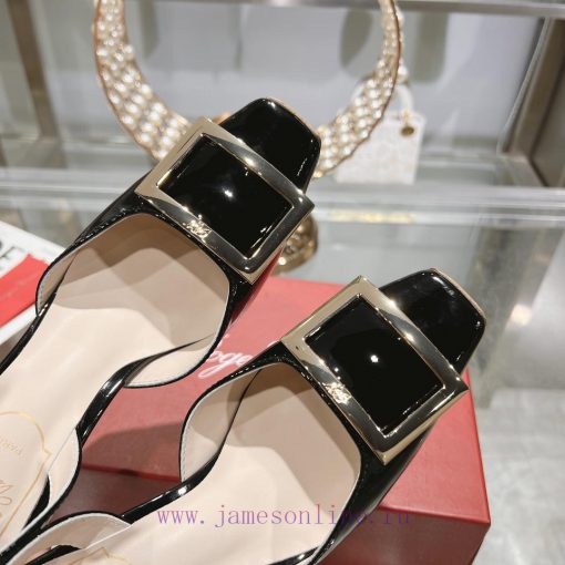 Roger Vivier's new spring 2024 patent leather hollow sandalsShe can only be met but not sougrjy57b5u - Image 8