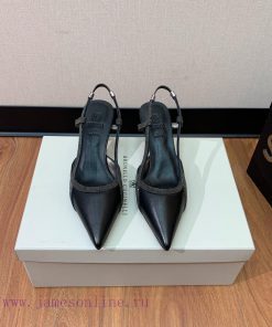 The classic inspiration of BRUNELL CUCINELL rear air sandals defines the modern and elegant 9brzhhuk