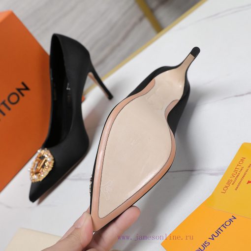 The mostThe latest ZG LV single shoe for 2024, this Urban Twist women's shoe, is a fashionabmhwwvy8q - Image 4