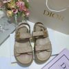 The apricot cowhide Dioract sandals are adorned with a quilted effect rattan plaid pattern, 3mdmednp