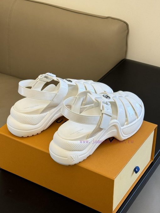 Top qualityL... V Retro Sports Sandals New ProductLacquer leather upper, sheepskin lining, fhenmlche - Image 5