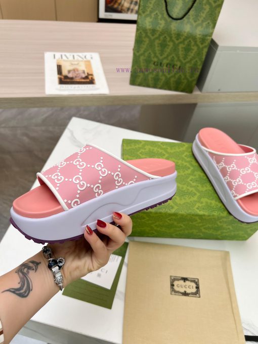 ️GUCCI2024 new limited edition top of the line Gucci ice cream thick soled slippers officialcvx6p5by - Image 9