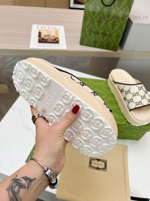 ️GUCCI2024 new limited edition top of the line Gucci ice cream thick soled slippers officialaetu2ott - Image 10