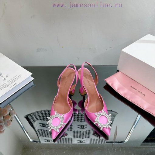 Our top tier Cinderella crystal shoes———————————It doesn't matter if there is no prince. Evesc6w9qoe