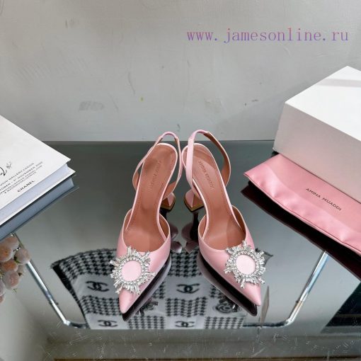 Our top tier Cinderella crystal shoes———————————It doesn't matter if there is no prince. Eveqtewimpq