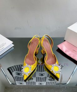 Our top tier Cinderella crystal shoes———————————It doesn't matter if there is no prince. Evehclnkmr6