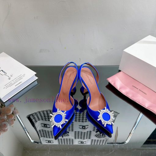 Our top tier Cinderella crystal shoes———————————It doesn't matter if there is no prince. Evet7st13bo