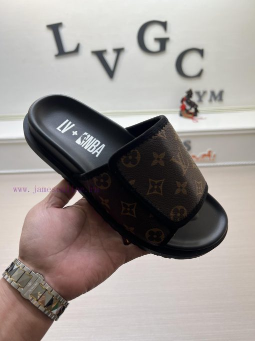 LOUIS VUITTON LV official website's popular men's Velcro slippers are available for sale sim9s9exoit