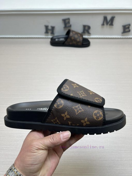 LOUIS VUITTON LV official website's popular men's Velcro slippers are available for sale sim9s9exoit - Image 6