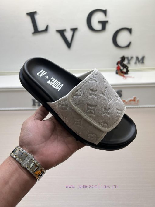LOUIS VUITTON LV official website's popular men's Velcro slippers are available for sale sim56la1t7w