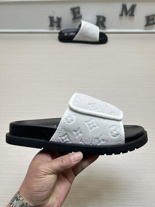LOUIS VUITTON LV official website's popular men's Velcro slippers are available for sale sim56la1t7w - Image 6