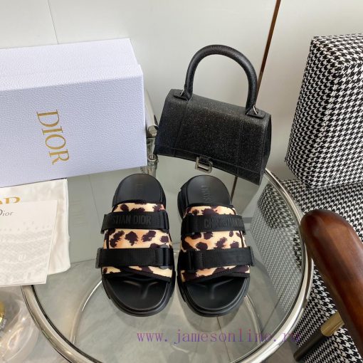 Dio… 〰️ D-wander thick soled sandalsTop qualityThis slipper cleverly combines the classic demnisojlt