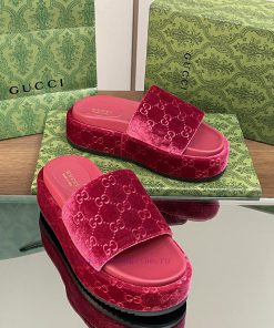 2024 Gucci's latest spring/summer velvet embroidered double GG series thick soled sandals anj0jmq6qu