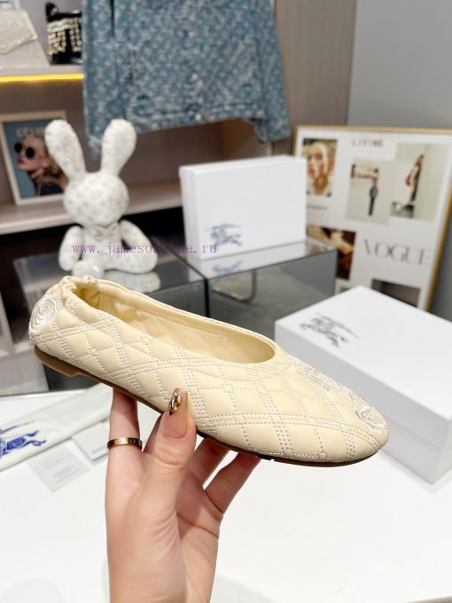 YuanThe 2024 Burberry BuRBERRY new ballet flat shoes are made of quilted sheepskin fabric crr7rjajbn - Image 4