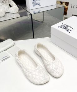 YuanThe 2024 Burberry BuRBERRY new ballet flat shoes are made of quilted sheepskin fabric crbpiwzvln