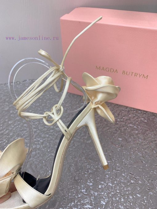 Magda Butrym Create a contemporary perspective of Romanticism, balancing low-key and traditi9w6qgyv9 - Image 9