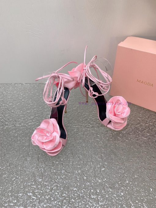 Magda Butrym Create a contemporary perspective of Romanticism, balancing low-key and traditihteom0q5 - Image 4