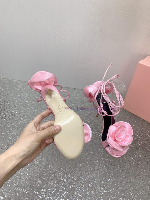 Magda Butrym Create a contemporary perspective of Romanticism, balancing low-key and traditihteom0q5 - Image 10