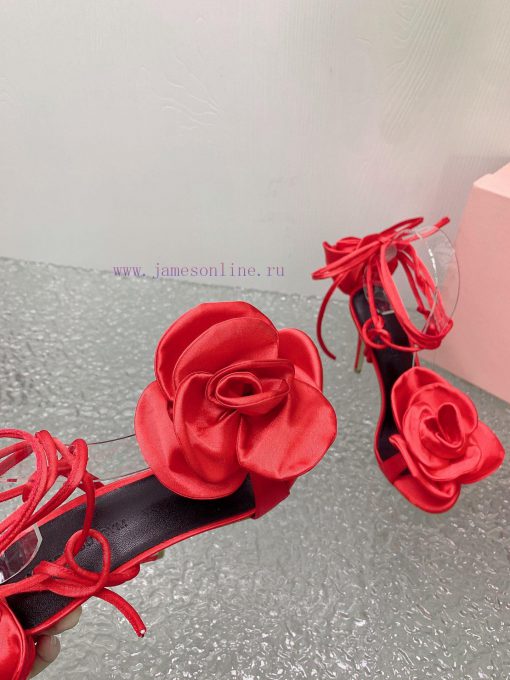 Magda Butrym Create a contemporary perspective of Romanticism, balancing low-key and traditiake01y5j - Image 9