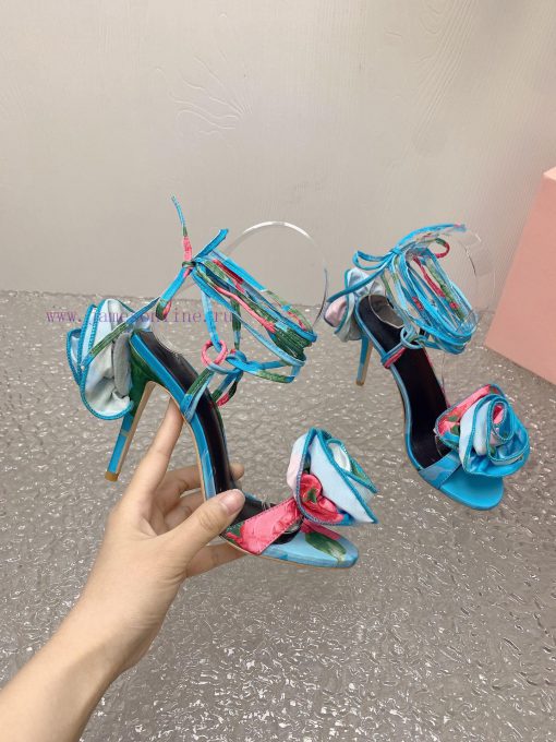 Magda Butrym Create a contemporary perspective of Romanticism, balancing low-key and traditiyydoou8r - Image 5