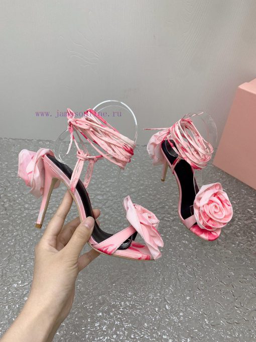 Magda Butrym Create a contemporary perspective of Romanticism, balancing low-key and traditi6y3kawcg - Image 5