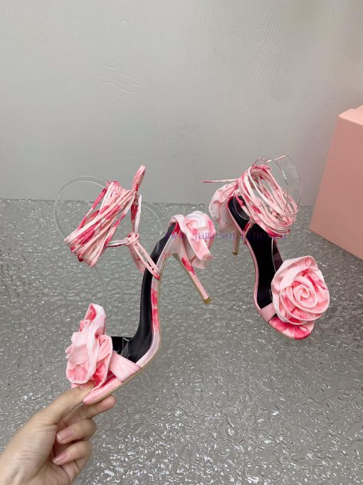 Magda Butrym Create a contemporary perspective of Romanticism, balancing low-key and traditi6y3kawcg - Image 6