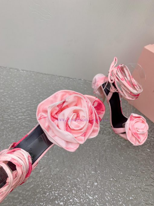 Magda Butrym Create a contemporary perspective of Romanticism, balancing low-key and traditi6y3kawcg - Image 8