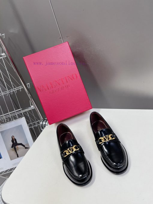 2024 Spring/Summer New Product V-Button Unisex loafers Single ShoesValentin Garavani's class5aez2dp2