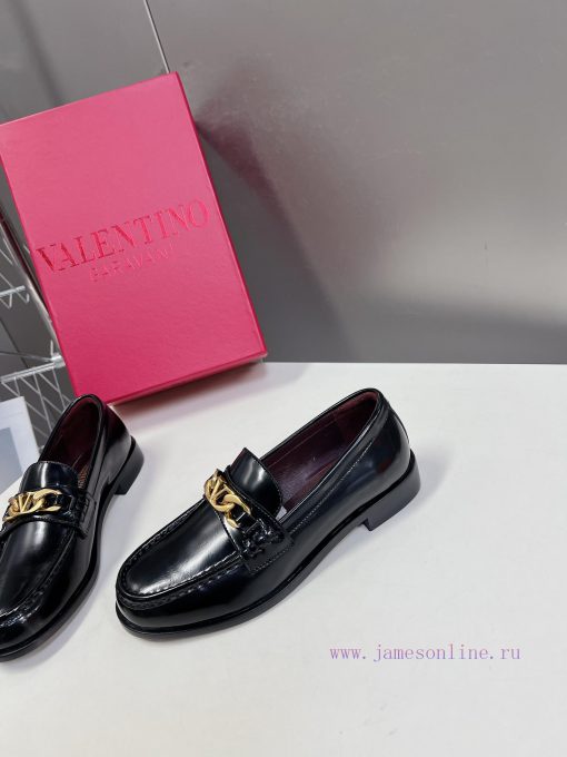 2024 Spring/Summer New Product V-Button Unisex loafers Single ShoesValentin Garavani's class5aez2dp2 - Image 4