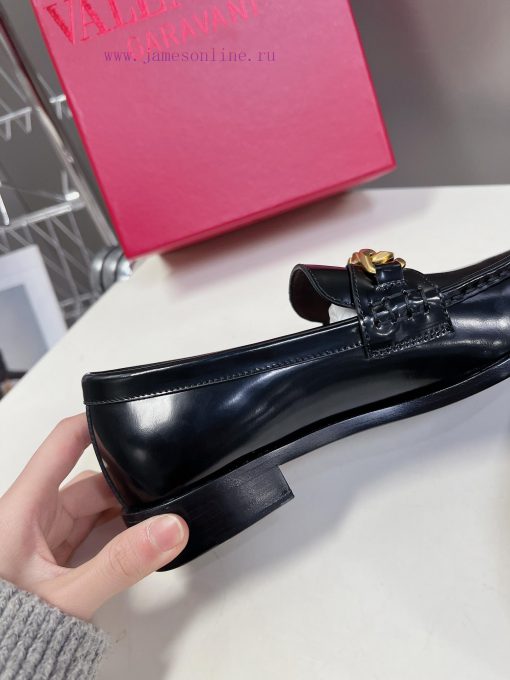 2024 Spring/Summer New Product V-Button Unisex loafers Single ShoesValentin Garavani's class5aez2dp2 - Image 9