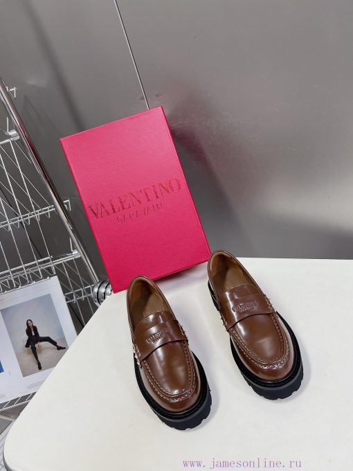 2024 Spring/Summer New Product V-Button Unisex loafers Single ShoesValentino Garavani's clasykumq3sa