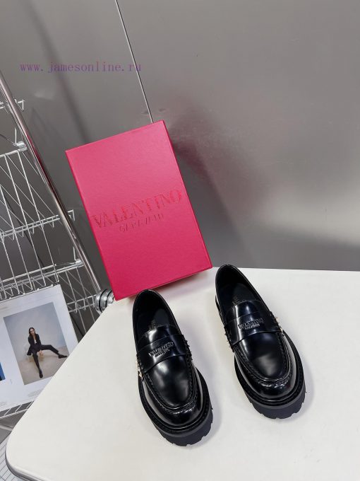 2024 Spring/Summer New Product V-Button Unisex loafers Single ShoesValentino Garavani's clas9t57djag