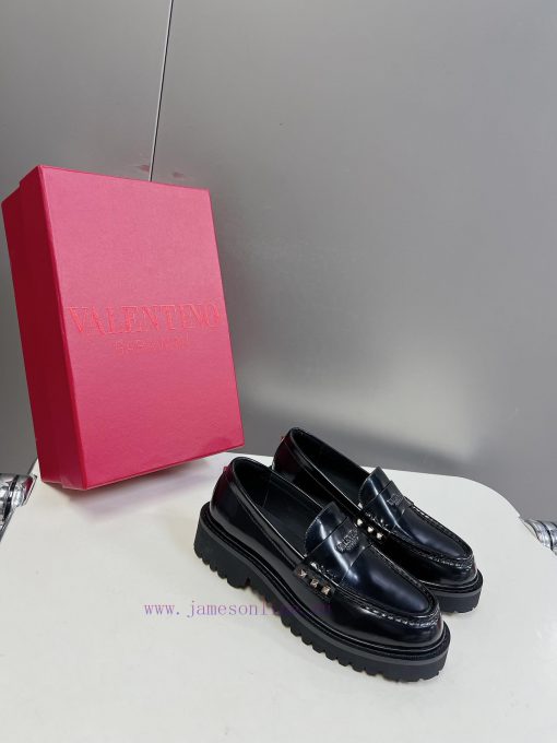 2024 Spring/Summer New Product V-Button Unisex loafers Single ShoesValentino Garavani's clas9t57djag - Image 3