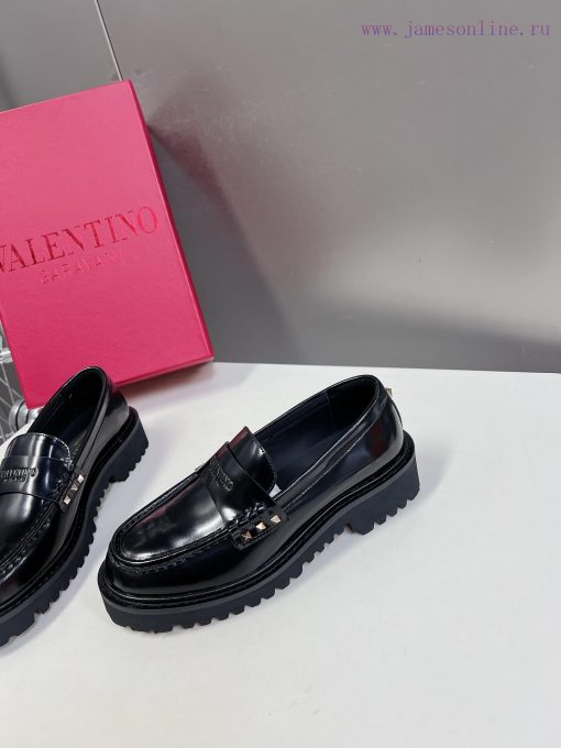 2024 Spring/Summer New Product V-Button Unisex loafers Single ShoesValentino Garavani's clas9t57djag - Image 4