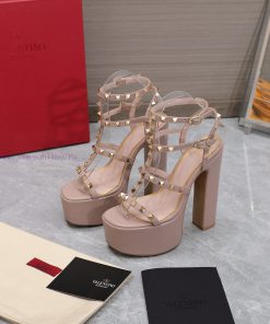 Valentino Paris Fashion Week 2024 Spring/Summer Show Collection 2024 New Valentino Hentian H9w57694m