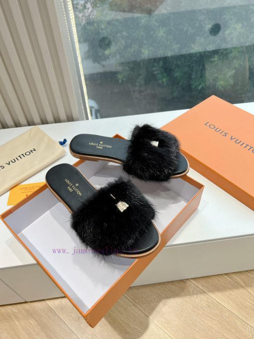 Top tierLouis Vuitton LV wool mopLimited edition home hotel slippers made of fur and top-quaqrtj1ax1 - Image 3