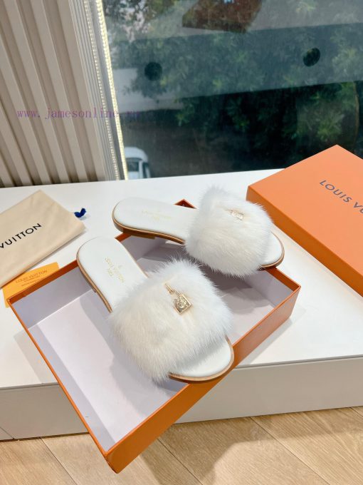Top tierLouis Vuitton LV wool mopLimited edition home hotel slippers made of fur and top-qua2y65tu2p - Image 3