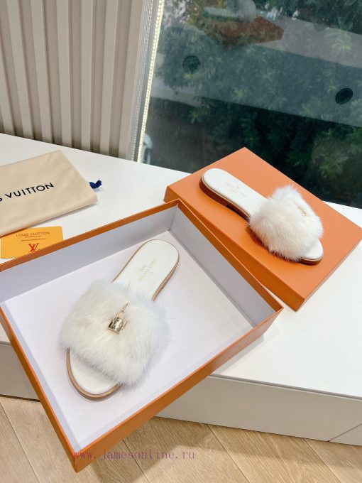 Top tierLouis Vuitton LV wool mopLimited edition home hotel slippers made of fur and top-qua2y65tu2p - Image 4