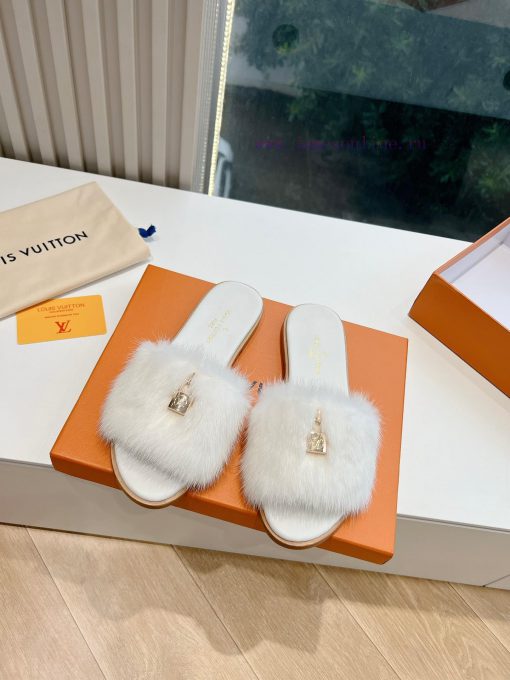 Top tierLouis Vuitton LV wool mopLimited edition home hotel slippers made of fur and top-qua2y65tu2p - Image 5